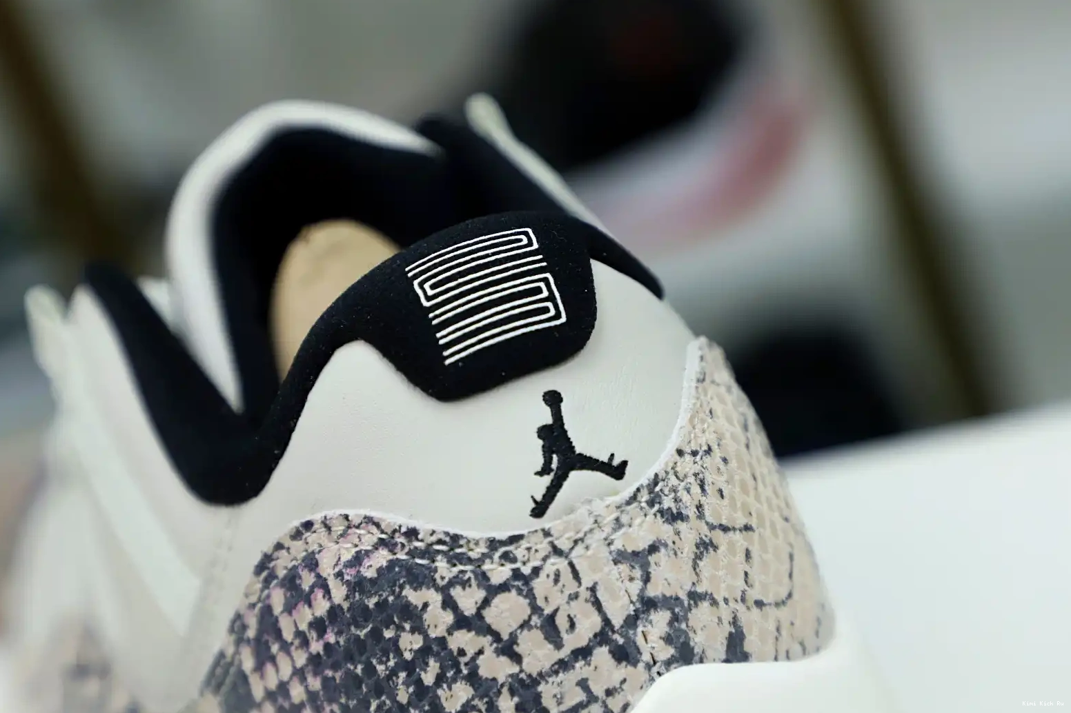 Kimikick BONE SNAKESKIN 11 LIGHT AIR JORDAN LOW 0731